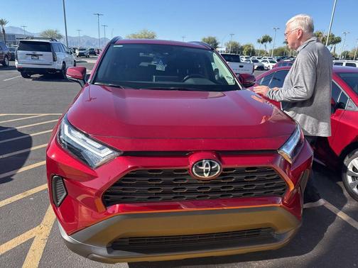 2024 Toyota RAV4 XLE