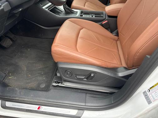 Glacier White Metallic 2024 Audi Q3 45 S line Premium Plus