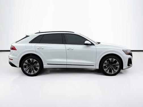 Glacier White Metallic 2025 Audi Q8 55 Premium Plus