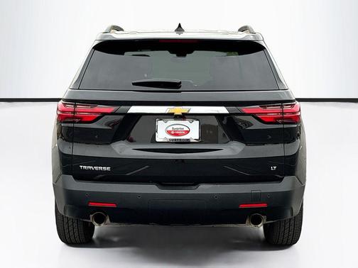 Mosaic Black Metallic 2022 Chevrolet Traverse LT Cloth