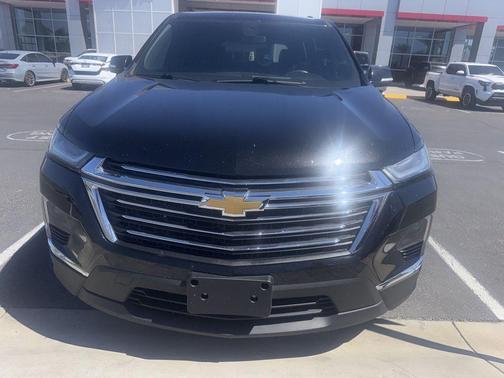 Mosaic Black Metallic 2022 Chevrolet Traverse LT Cloth