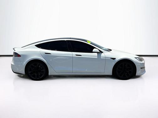 Pearl White Multi-Coat 2021 Tesla Model S Plaid