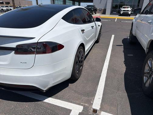 Pearl White Multi-Coat 2021 Tesla Model S Plaid
