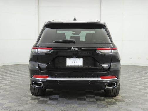 2022 Jeep Grand Cherokee Summit