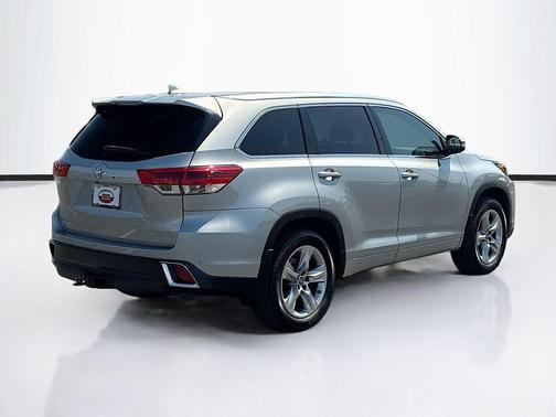 Celestial Silver Metallic 2017 Toyota Highlander Limited