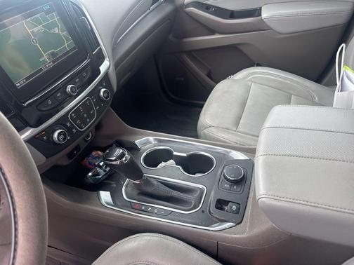 Pepperdust Metallic 2019 Chevrolet Traverse Premier