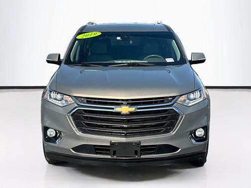 Pepperdust Metallic 2019 Chevrolet Traverse Premier