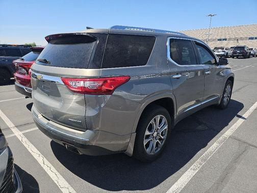 Pepperdust Metallic 2019 Chevrolet Traverse Premier