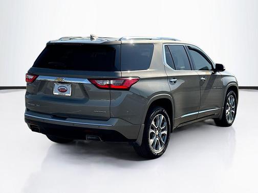 Pepperdust Metallic 2019 Chevrolet Traverse Premier