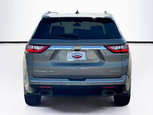 Pepperdust Metallic 2019 Chevrolet Traverse Premier