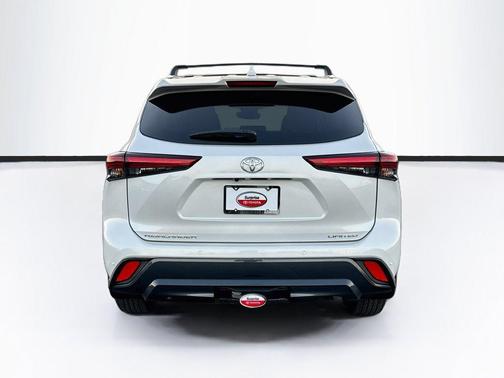 Wind Chill Pearl 2022 Toyota Highlander Limited