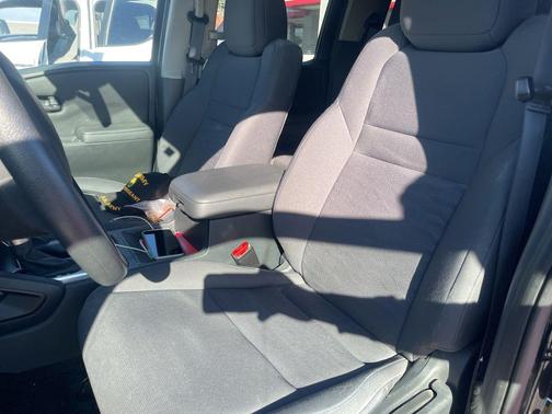 2022 Nissan Frontier S