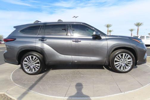 2024 Toyota Highlander Platinum