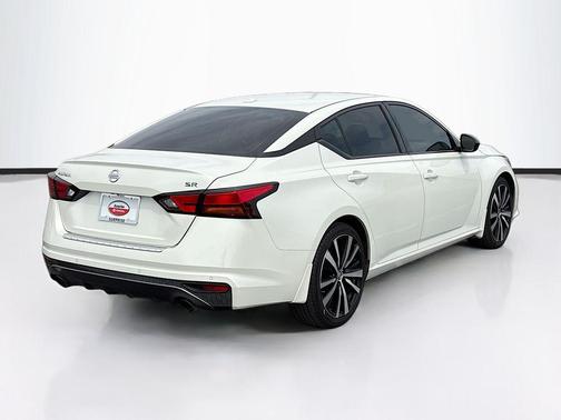 Pearl White Tricoat 2021 Nissan Altima SR FWD