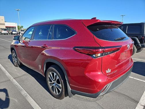 Ruby Flare Pearl 2023 Toyota Highlander XLE