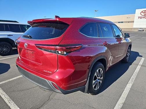 Ruby Flare Pearl 2023 Toyota Highlander XLE
