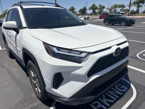 Ice Cap 2024 Toyota RAV4 XLE