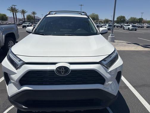 Ice Cap 2024 Toyota RAV4 XLE