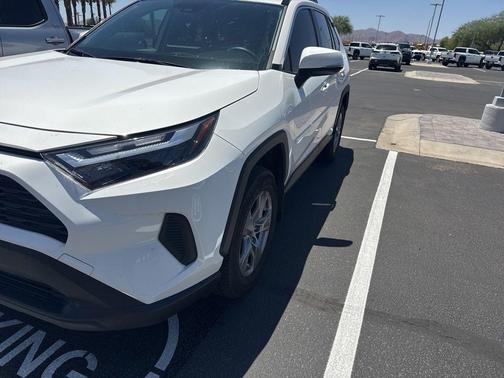Ice Cap 2024 Toyota RAV4 XLE