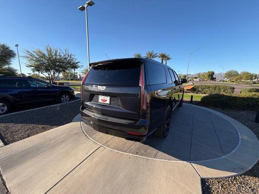 2023 Cadillac Escalade ESV Sport Platinum