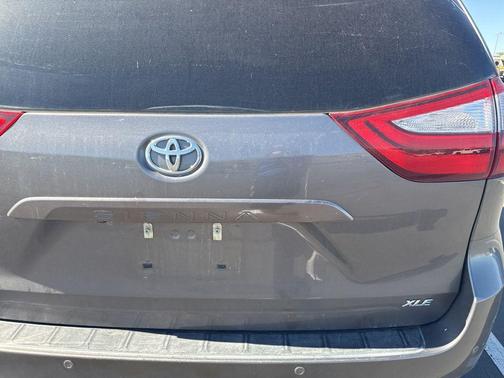 2016 Toyota Sienna XLE Premium