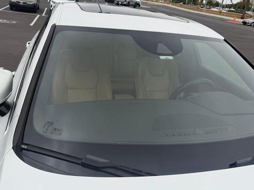 Crystal White Pearl 2018 Volvo S90 T5 Momentum