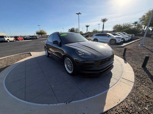 2024 Porsche Macan Base