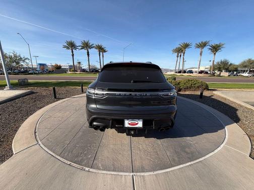 2024 Porsche Macan Base