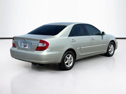Lunar Mist Metallic 2004 Toyota Camry LE