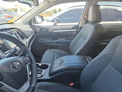 Predawn Gray Mica 2019 Toyota Highlander LE Plus