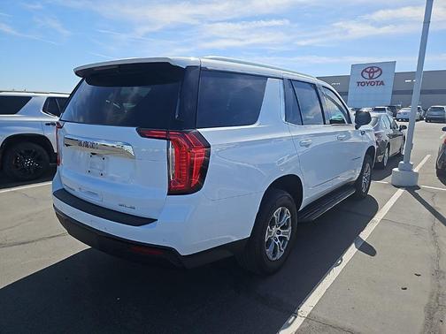 Summit White 2024 GMC Yukon SLE