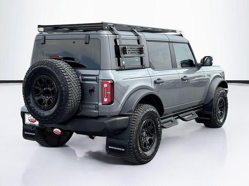 CARBONIZED GRAY METALLIC 2024 Ford Bronco Wildtrak