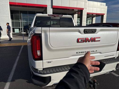 2023 GMC Sierra 1500 Denali