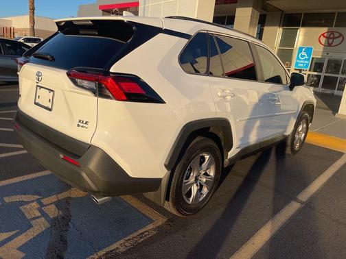 2025 Toyota RAV4 Hybrid XLE