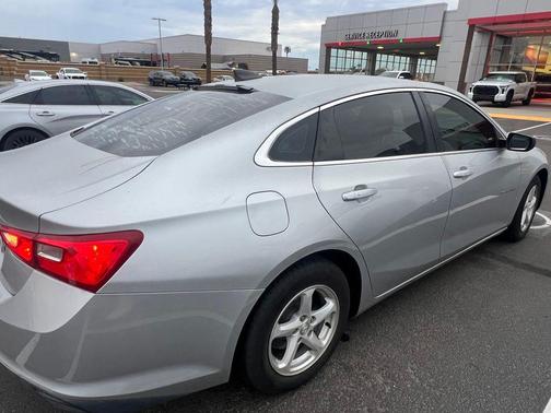 Silver Ice Metallic 2017 Chevrolet Malibu 1LS