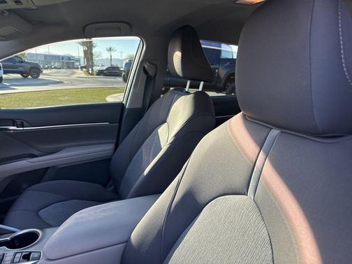 2024 Toyota Camry Hybrid LE