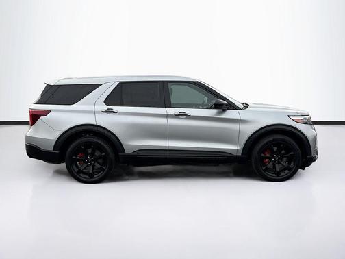 ICONIC SILVER METALLIC 2022 Ford Explorer ST