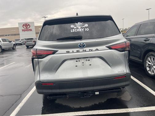 2022 Toyota Sienna LE