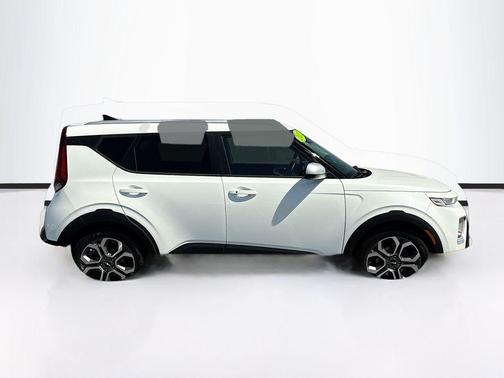 Snow White Pearl 2022 Kia Soul X-Line