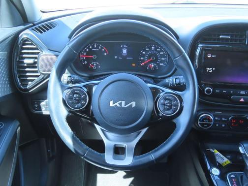 Snow White Pearl 2022 Kia Soul X-Line