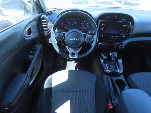 Snow White Pearl 2022 Kia Soul X-Line