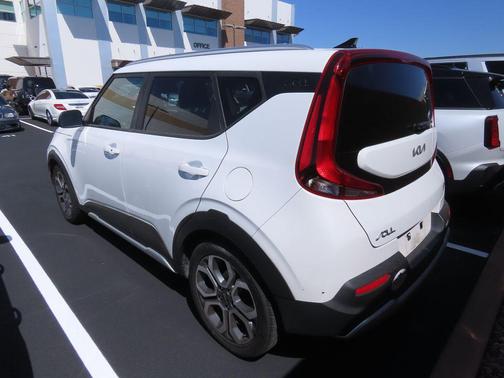 Snow White Pearl 2022 Kia Soul X-Line
