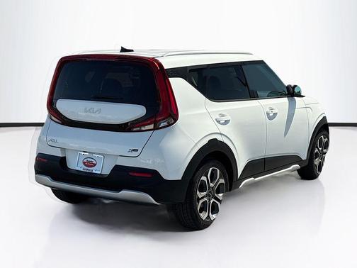 Snow White Pearl 2022 Kia Soul X-Line