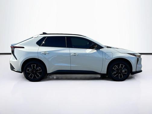 Wind Chill Pearl 2026 Toyota bZ XLE