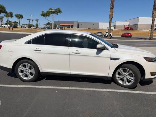 2017 Ford Taurus SEL
