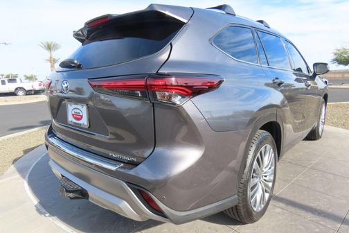 2024 Toyota Highlander Platinum
