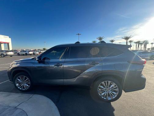 2024 Toyota Highlander Platinum