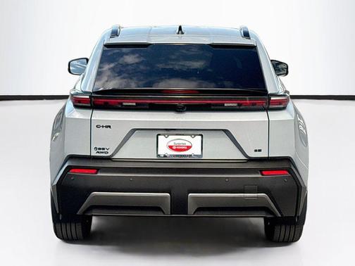 Cement 2027 Toyota C-HR SE