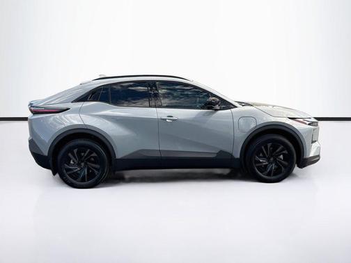 Cement 2027 Toyota C-HR SE
