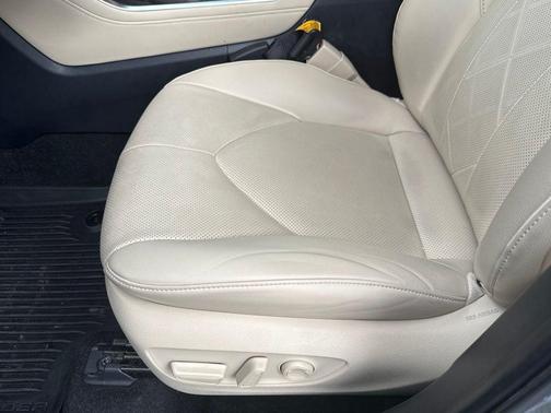 Moon Dust 2024 Toyota Highlander Platinum